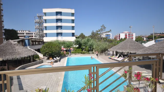 Hotel Azzurra Club - Aussenansicht Hotel
